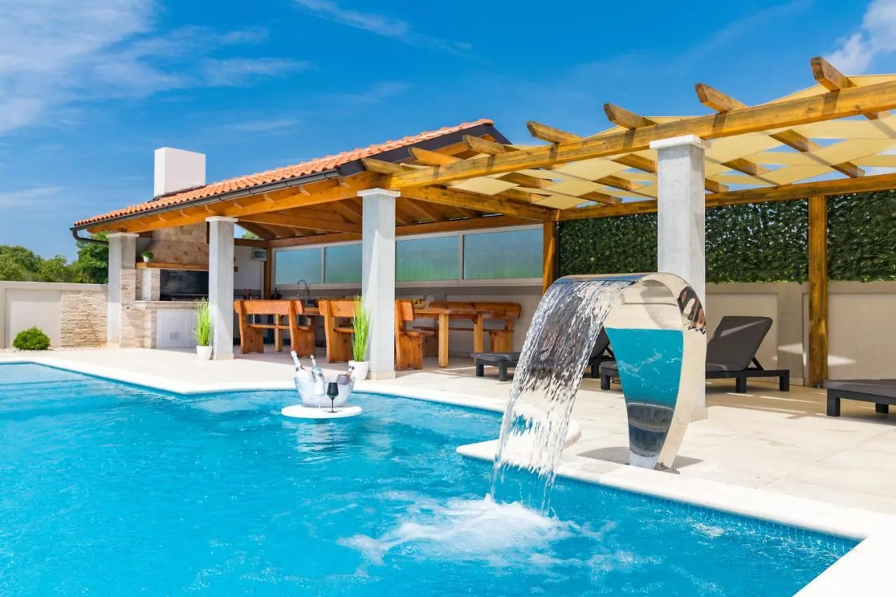 Villa Hacienda Del Campo Pula