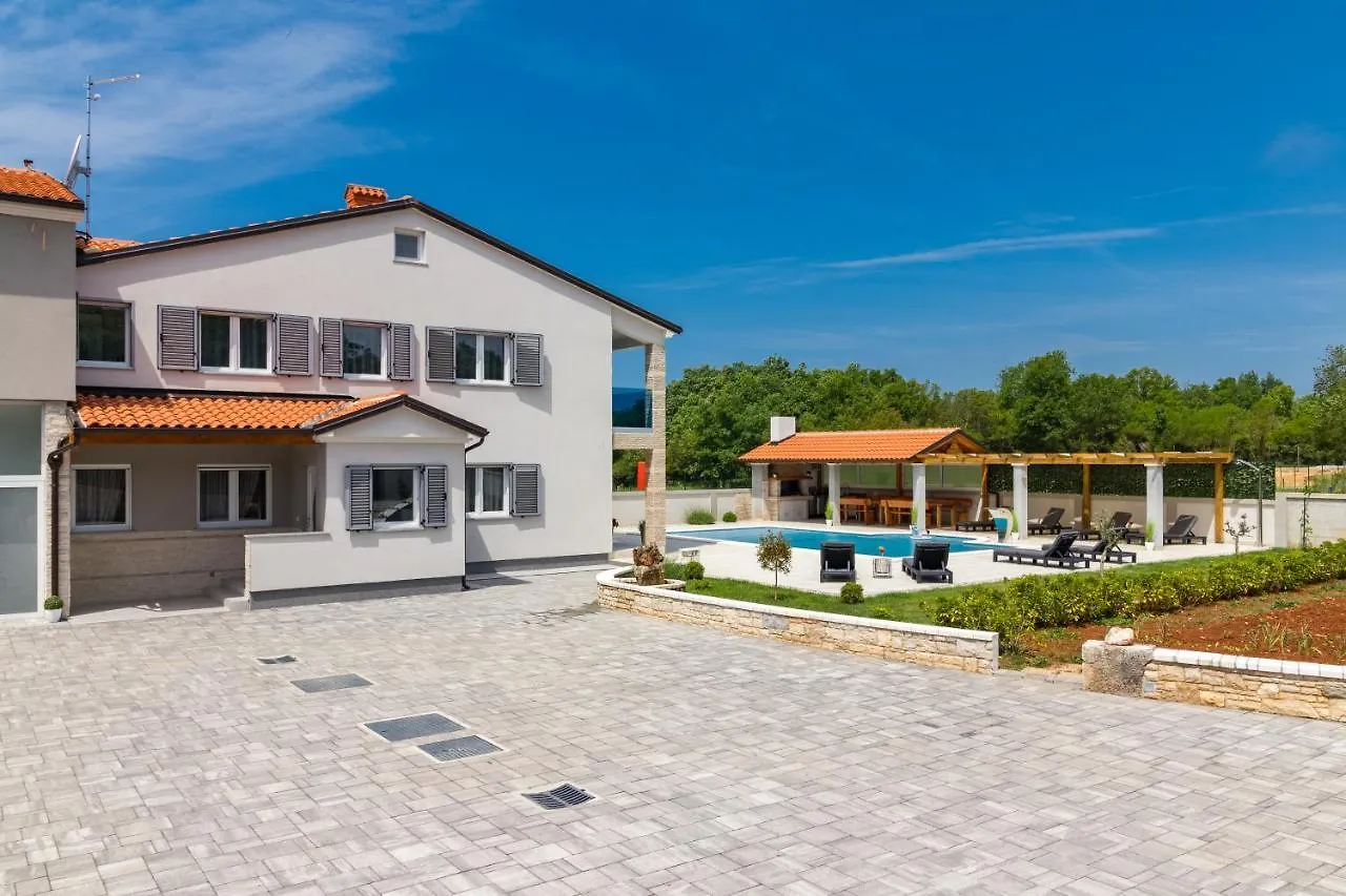 Hacienda Del Campo Pula