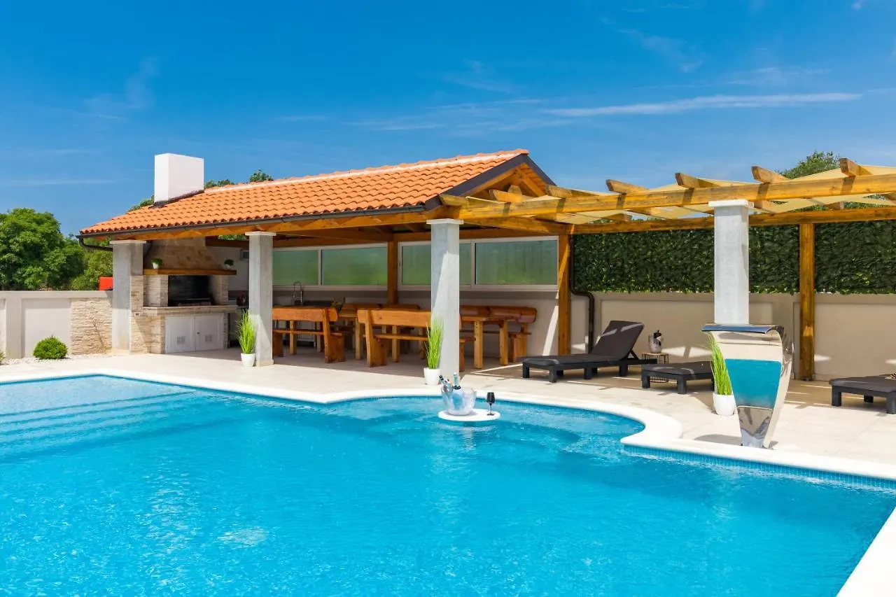 Hacienda Del Campo Pula Villa